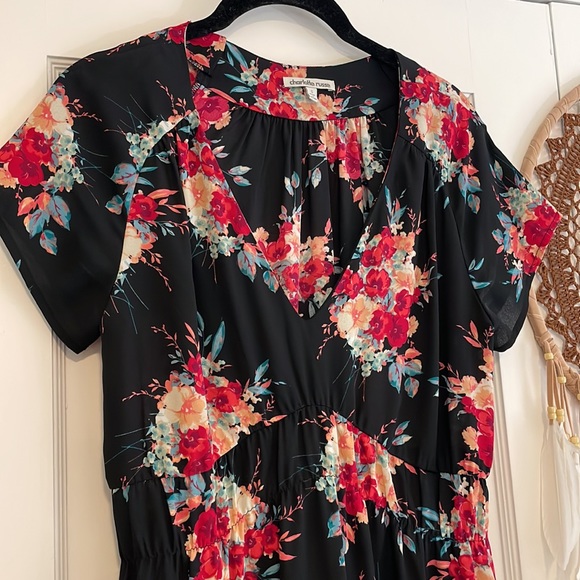 Charlotte Russe V-Neck Floral Maxi - Picture 2 of 6